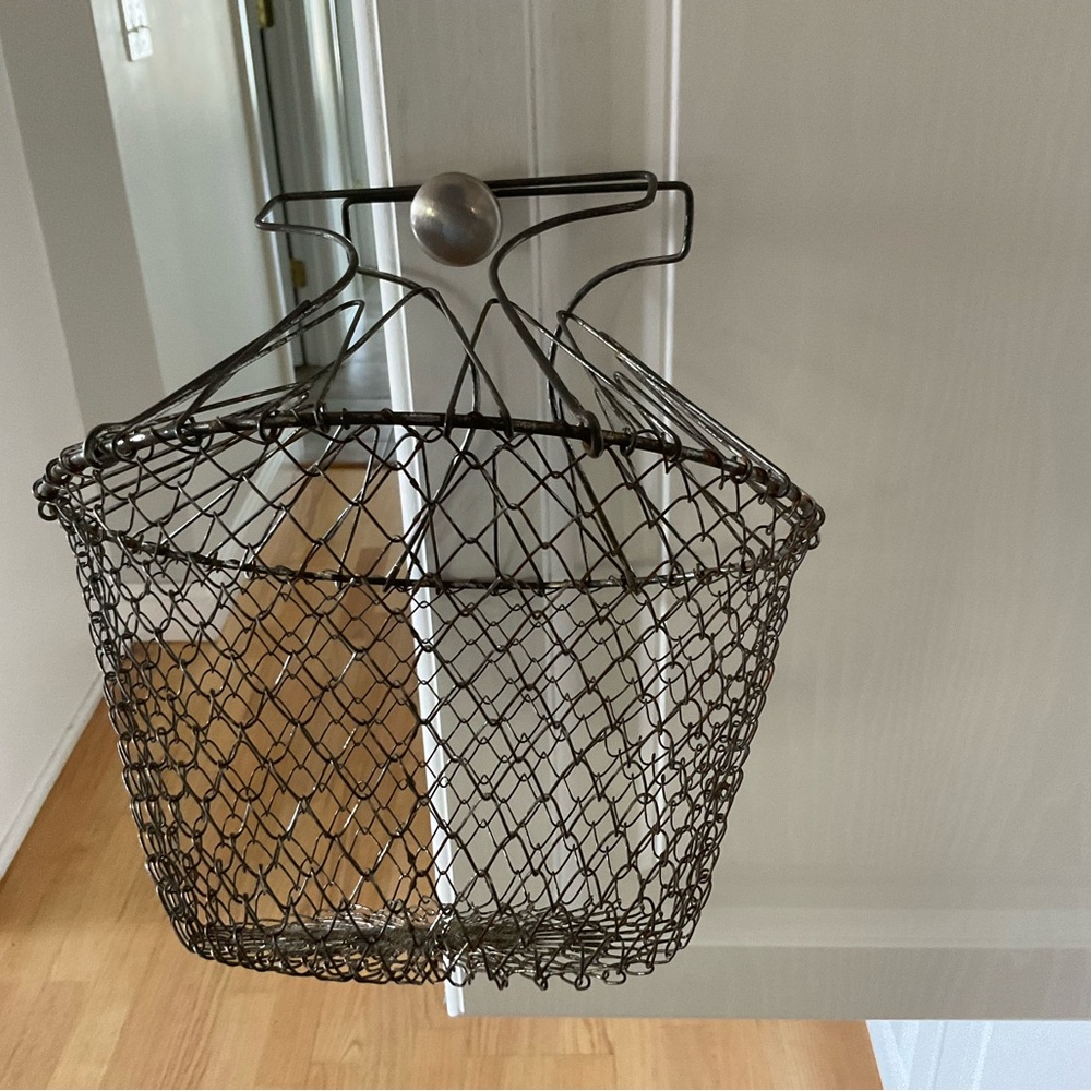 Vintage Metal Wire Collapsing Egg Basket with Handles